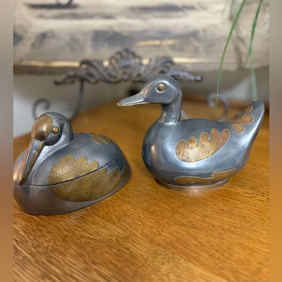vintage pewter and brass duck-shaped and swan pair of trinket boxes. - Picture 1 of 11